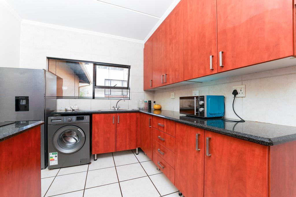 2 Bedroom Property for Sale in Sunninghill Gauteng