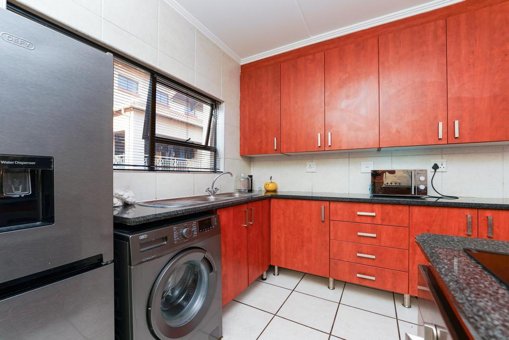 2 Bedroom Property for Sale in Sunninghill Gauteng