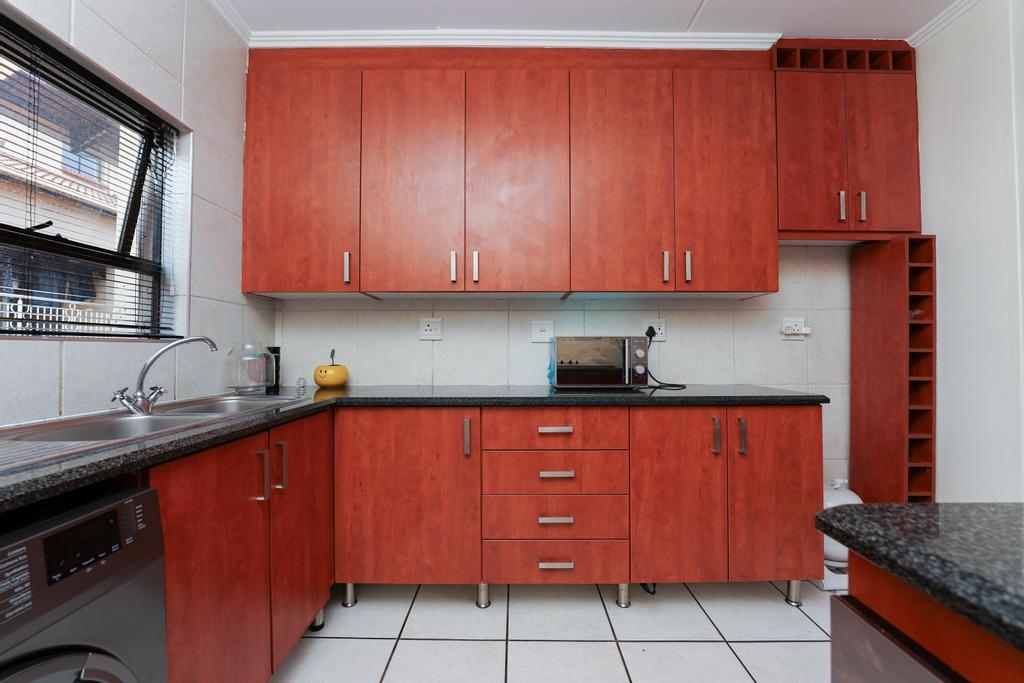 2 Bedroom Property for Sale in Sunninghill Gauteng