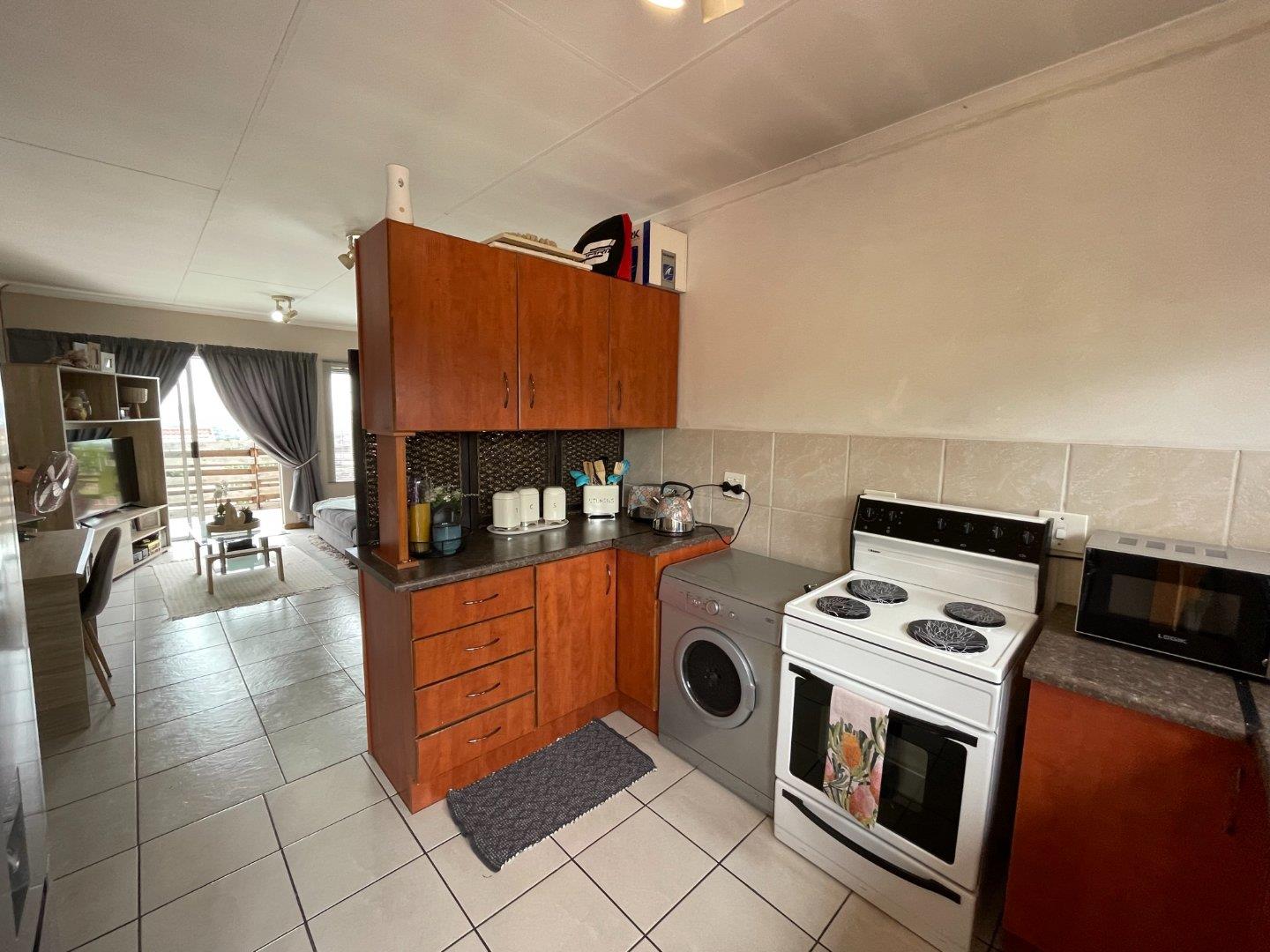 2 Bedroom Property for Sale in La Montagne Gauteng