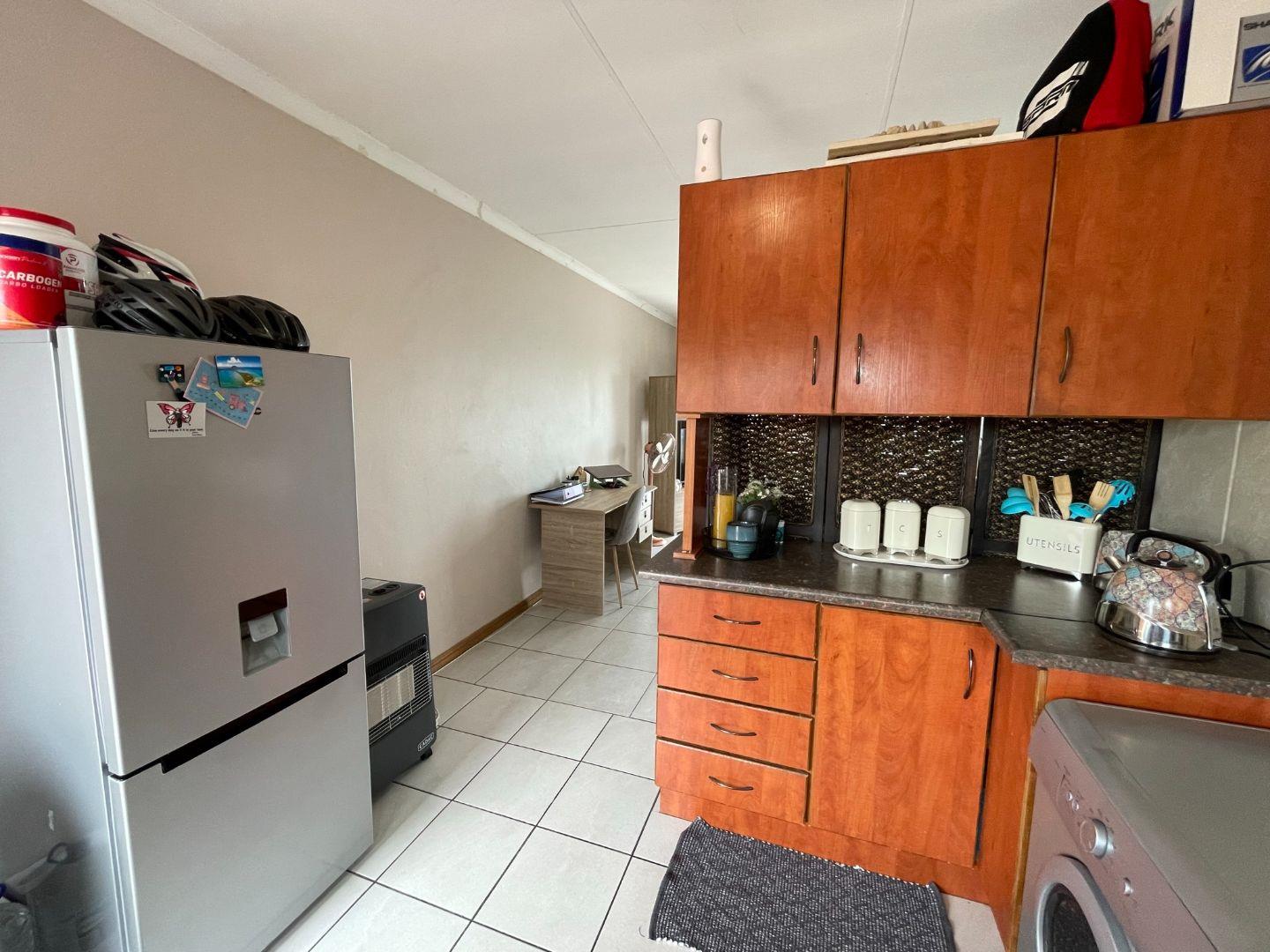 2 Bedroom Property for Sale in La Montagne Gauteng