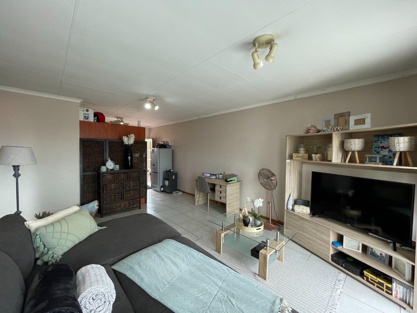 2 Bedroom Property for Sale in La Montagne Gauteng