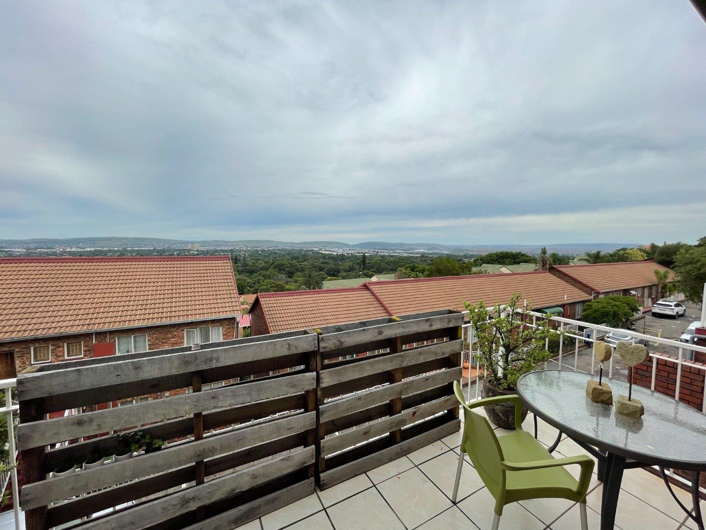 2 Bedroom Property for Sale in La Montagne Gauteng