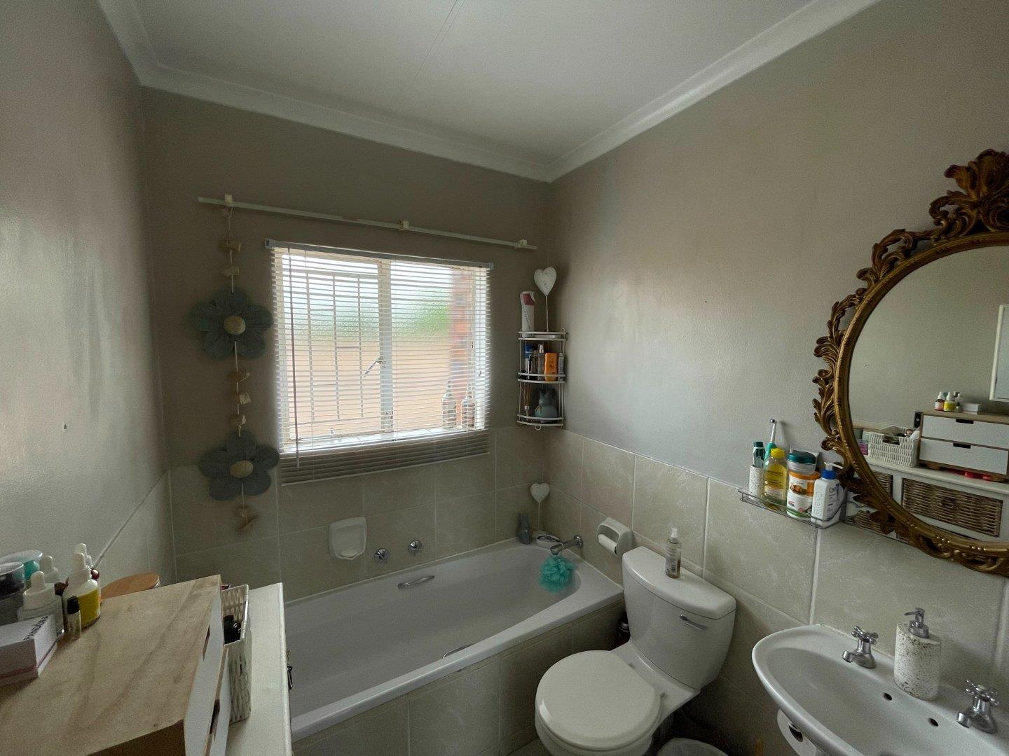 2 Bedroom Property for Sale in La Montagne Gauteng