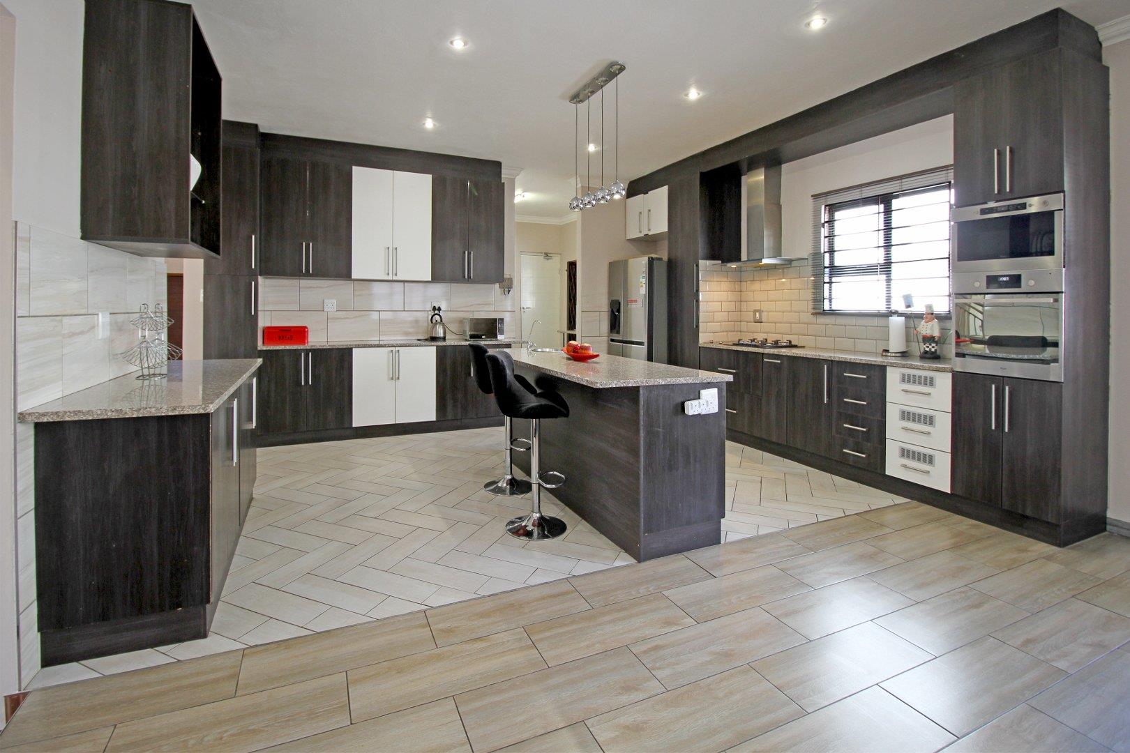 4 Bedroom Property for Sale in Willowbrook Gauteng