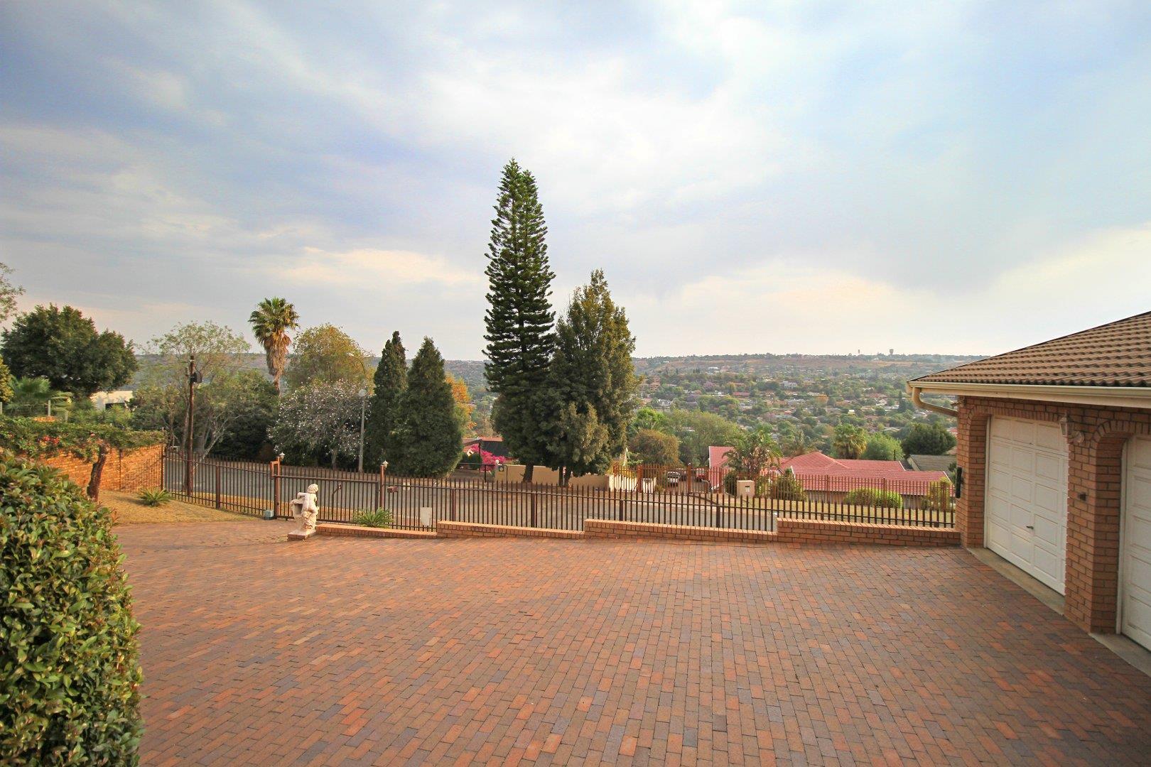 4 Bedroom Property for Sale in Wilro Park Gauteng