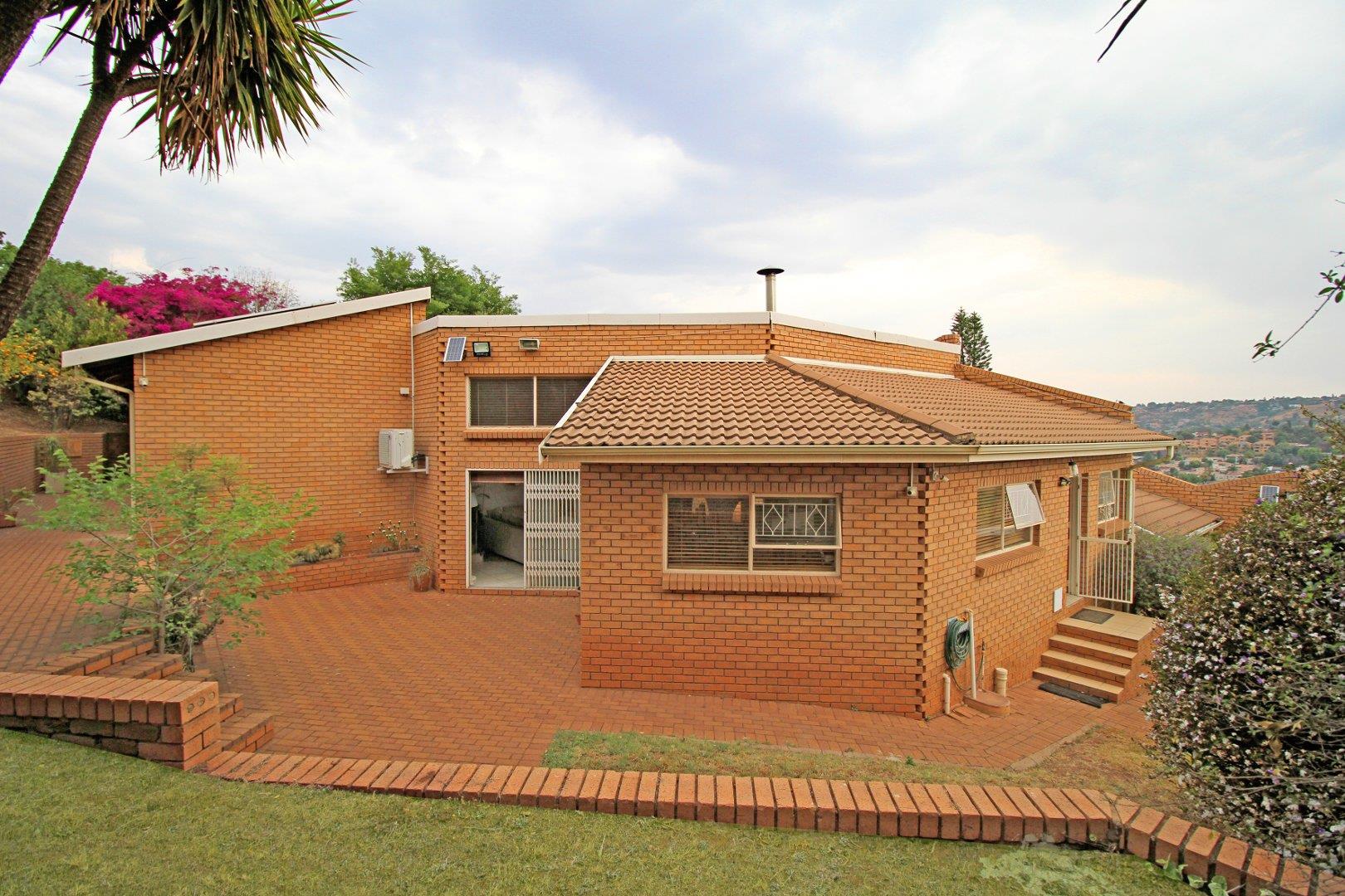 4 Bedroom Property for Sale in Wilro Park Gauteng