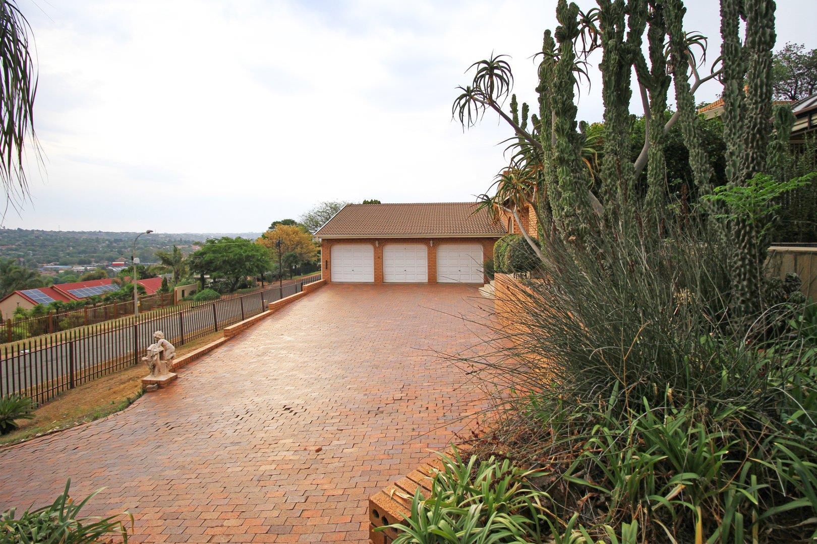 4 Bedroom Property for Sale in Wilro Park Gauteng