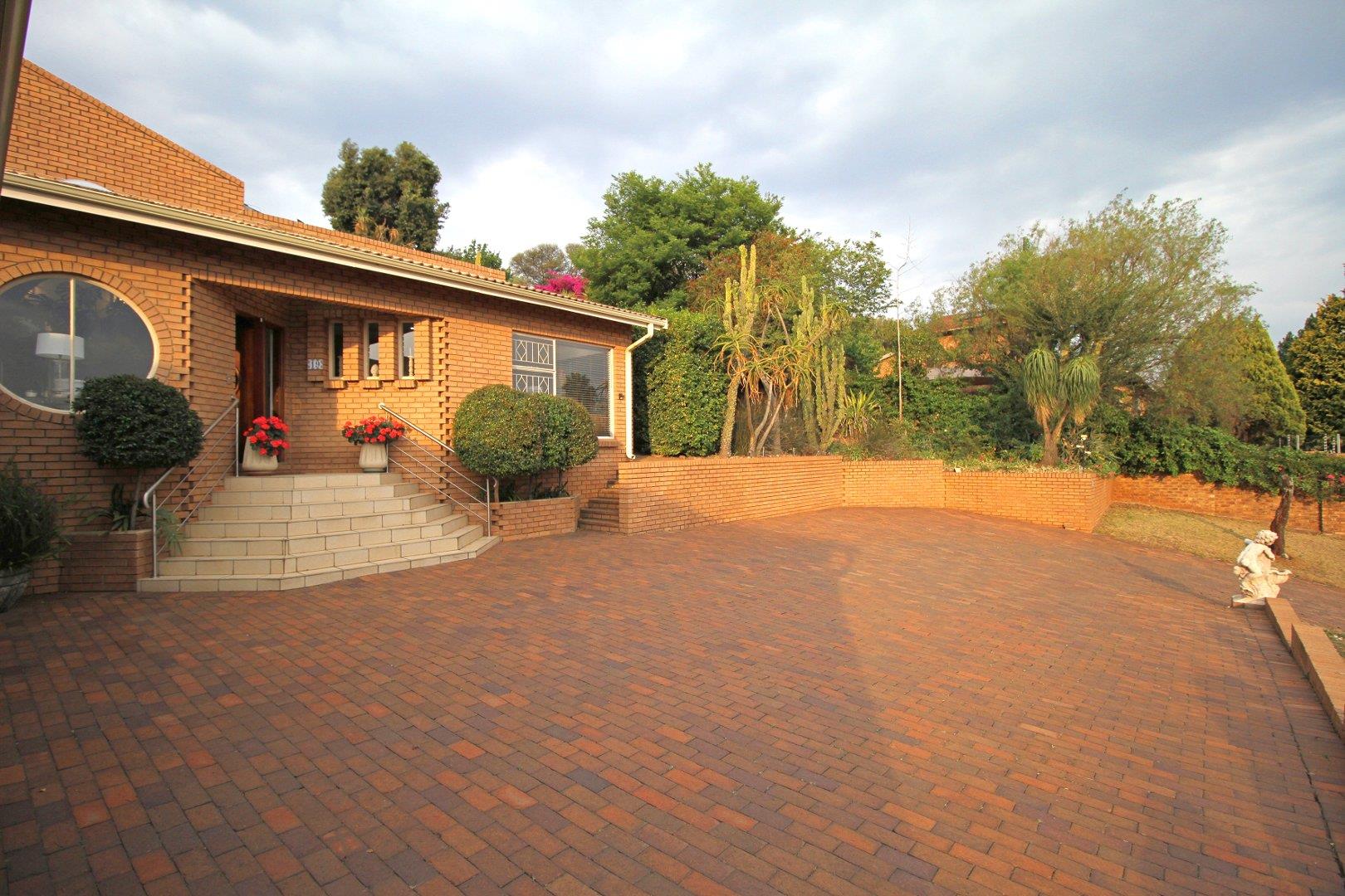 4 Bedroom Property for Sale in Wilro Park Gauteng