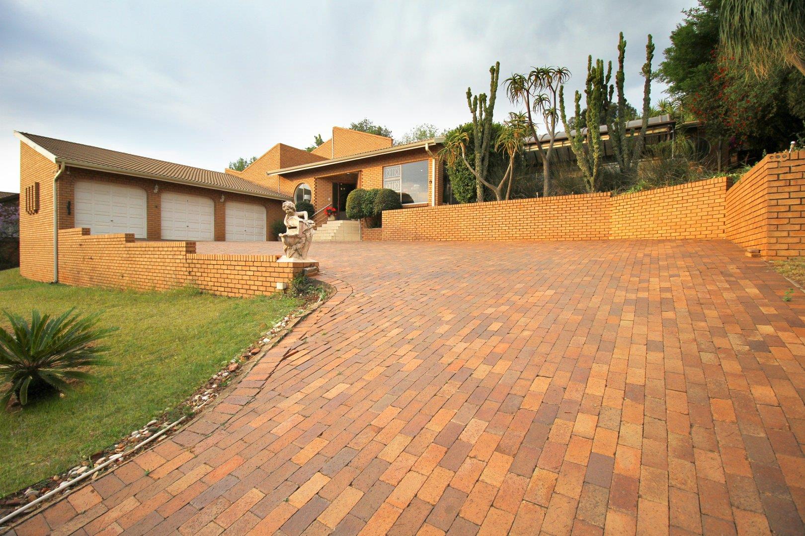 4 Bedroom Property for Sale in Wilro Park Gauteng