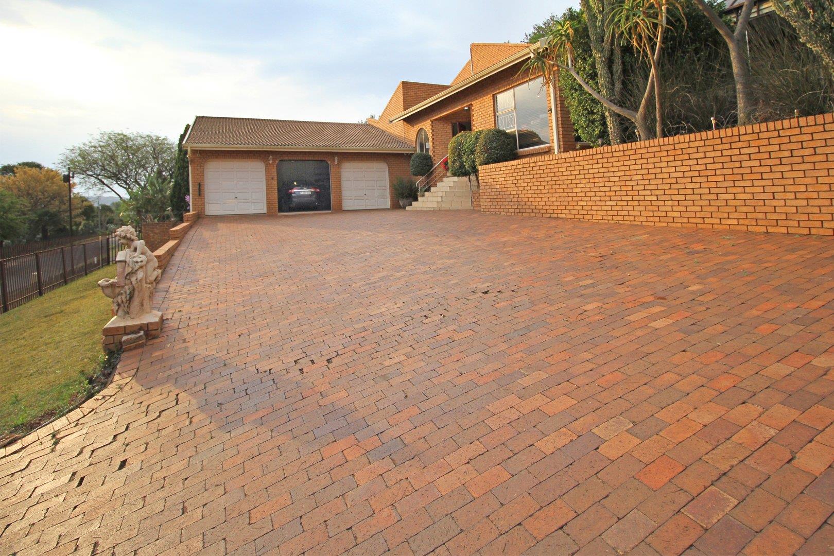 4 Bedroom Property for Sale in Wilro Park Gauteng