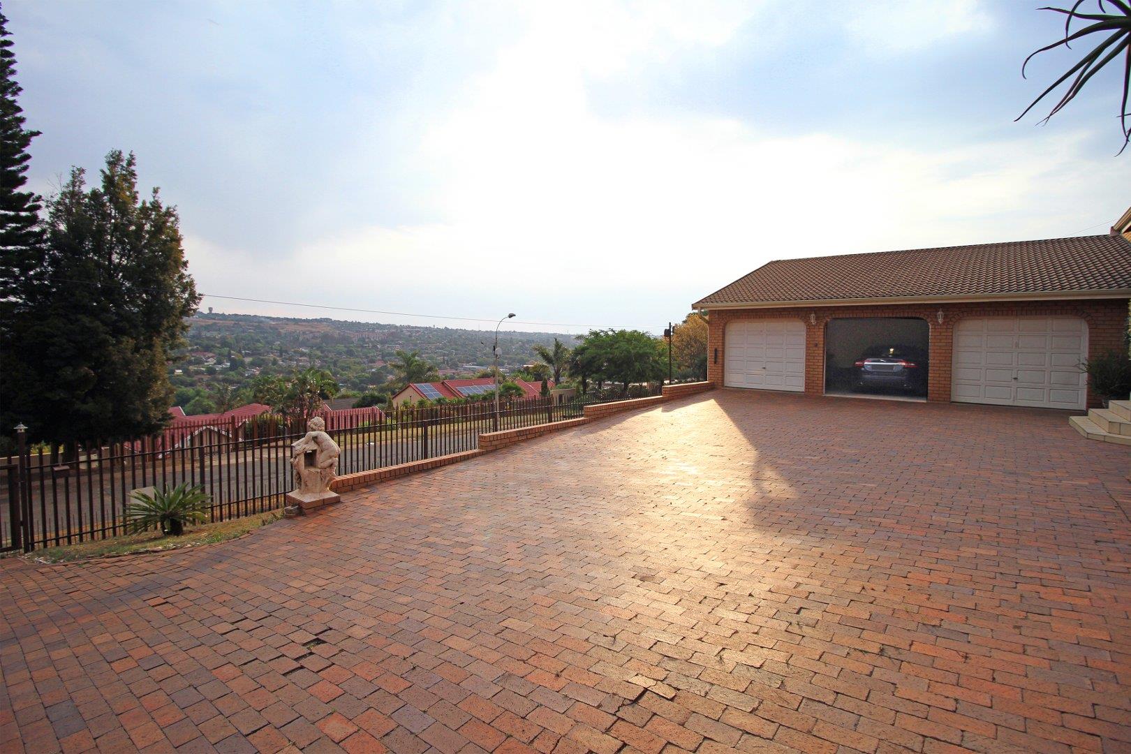 4 Bedroom Property for Sale in Wilro Park Gauteng