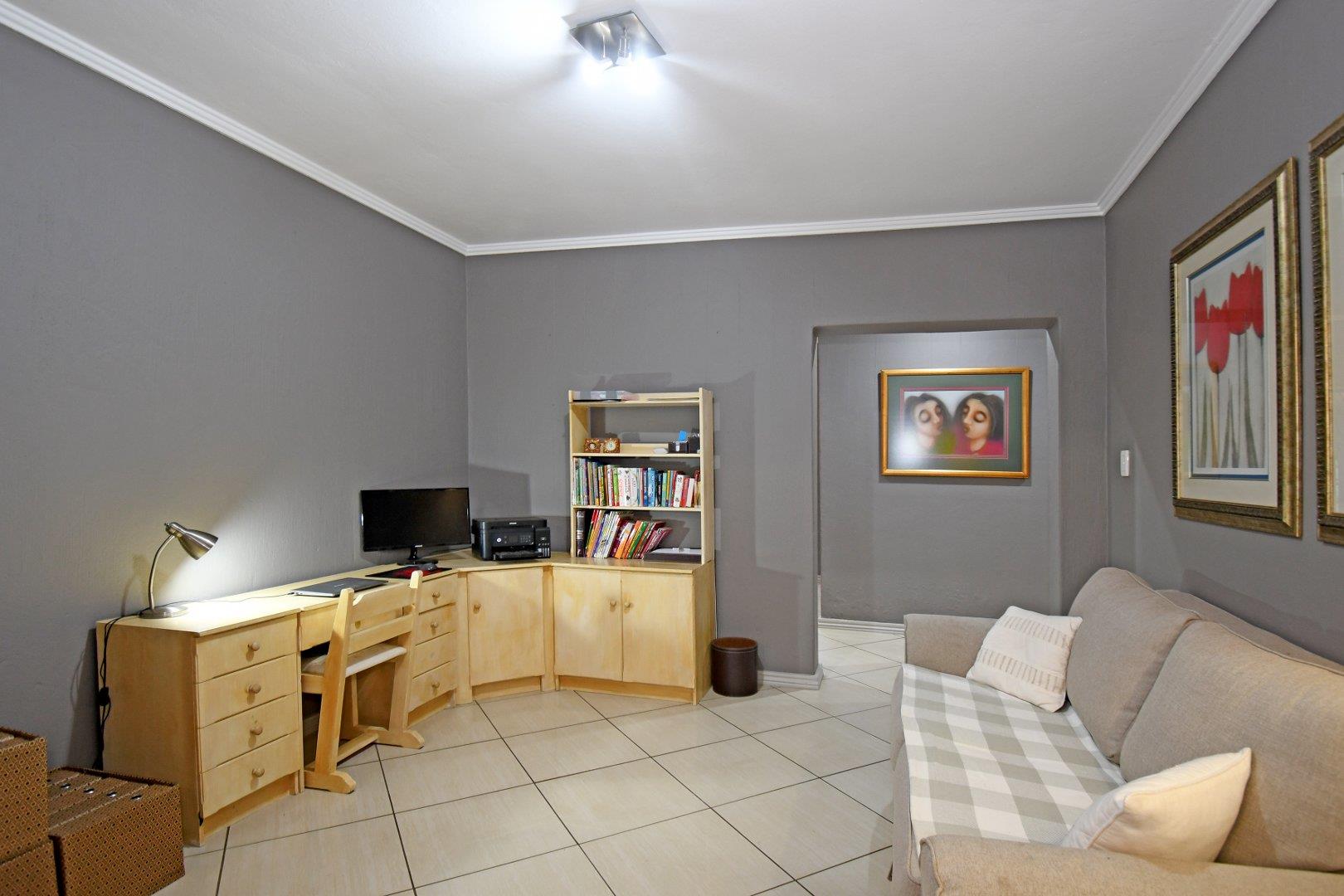 4 Bedroom Property for Sale in Pinehaven Gauteng