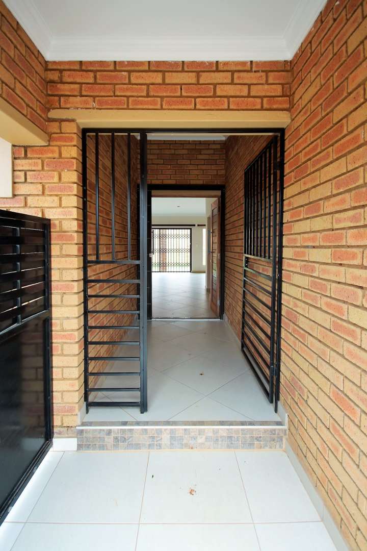 To Let 3 Bedroom Property for Rent in Olympus Gauteng