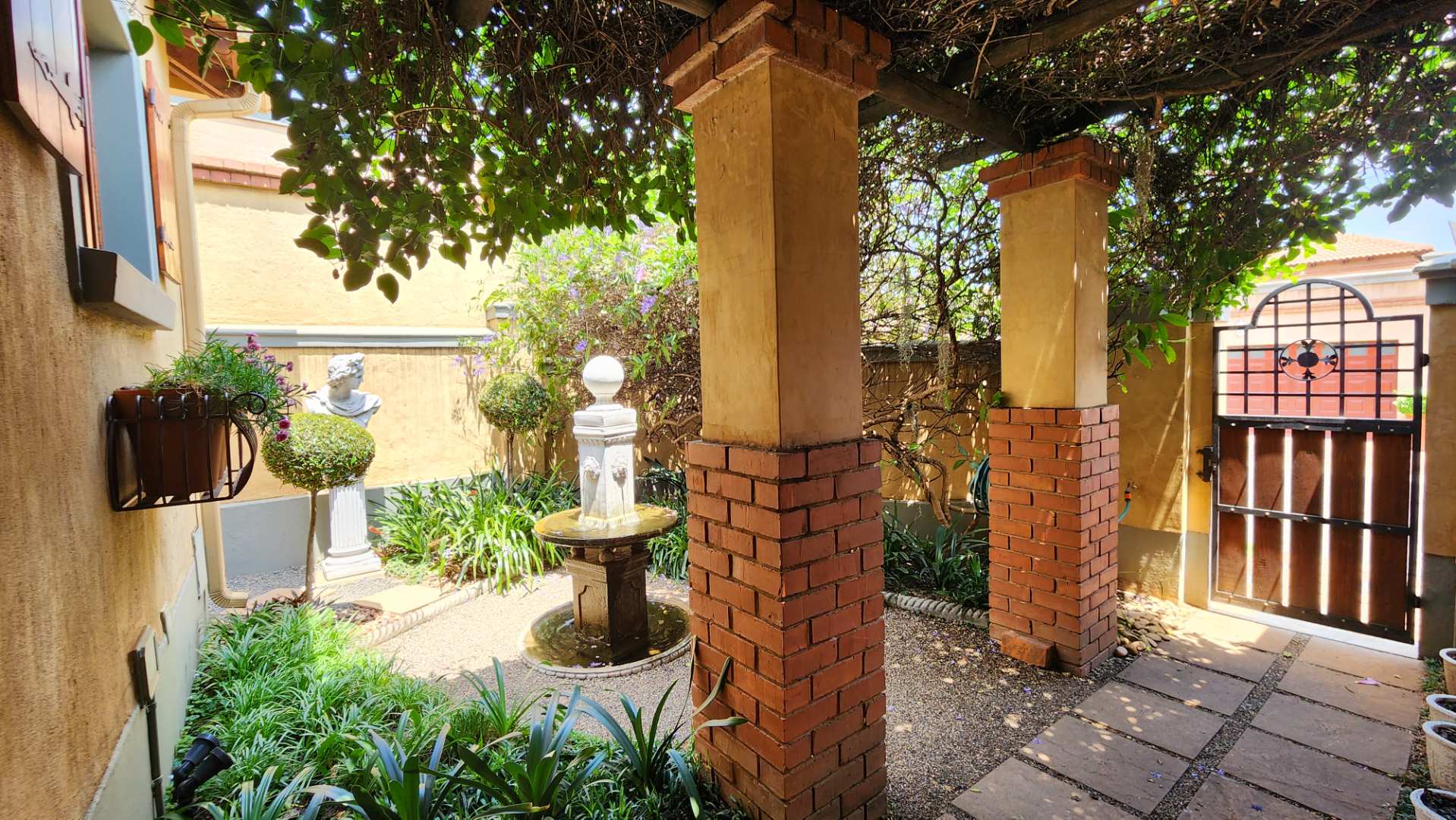 2 Bedroom Property for Sale in Bronberg Gauteng