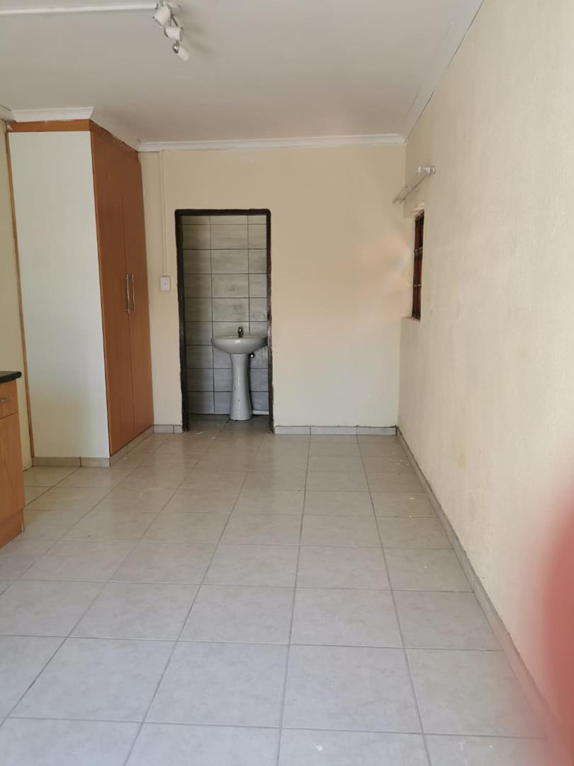 To Let 1 Bedroom Property for Rent in Vorna Valley Gauteng