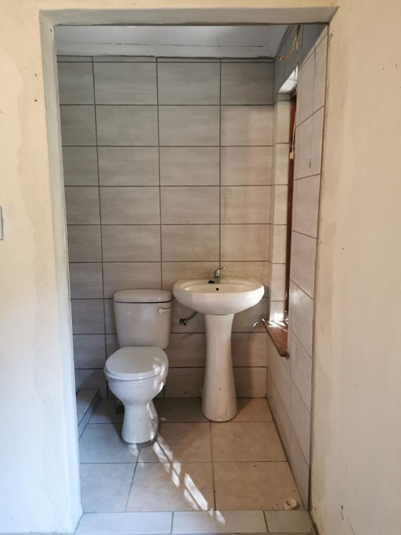 To Let 1 Bedroom Property for Rent in Vorna Valley Gauteng