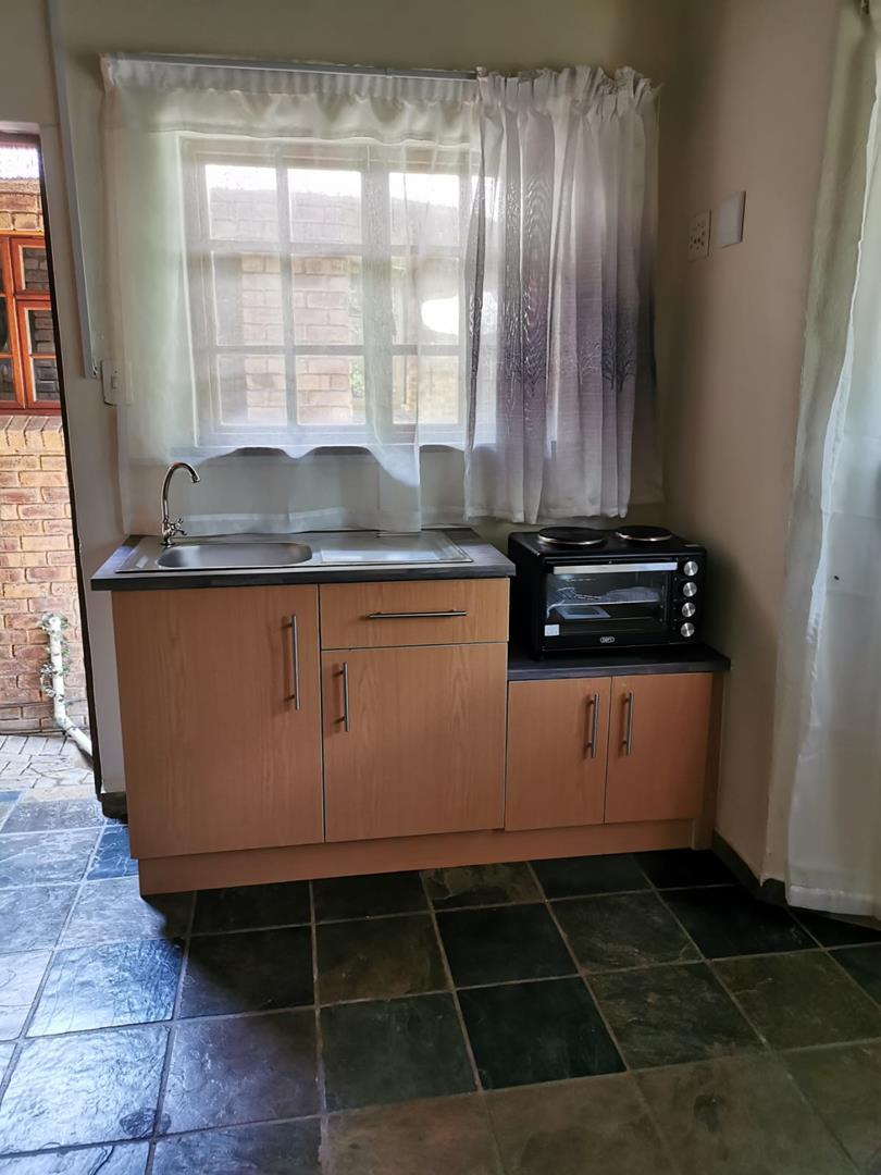 To Let 1 Bedroom Property for Rent in Vorna Valley Gauteng