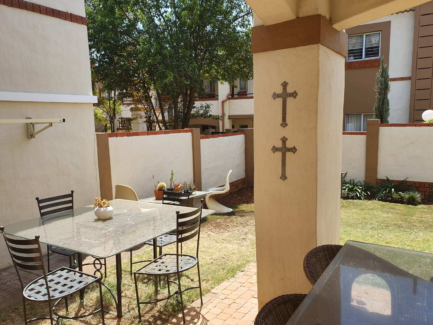 2 Bedroom Property for Sale in Faerie Glen Gauteng