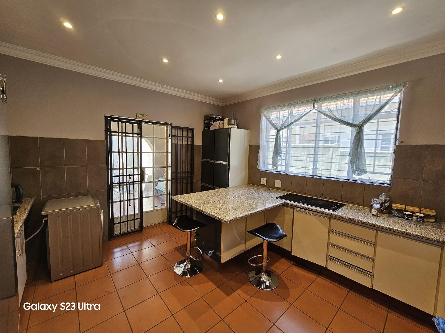 5 Bedroom Property for Sale in Fairwood Gauteng