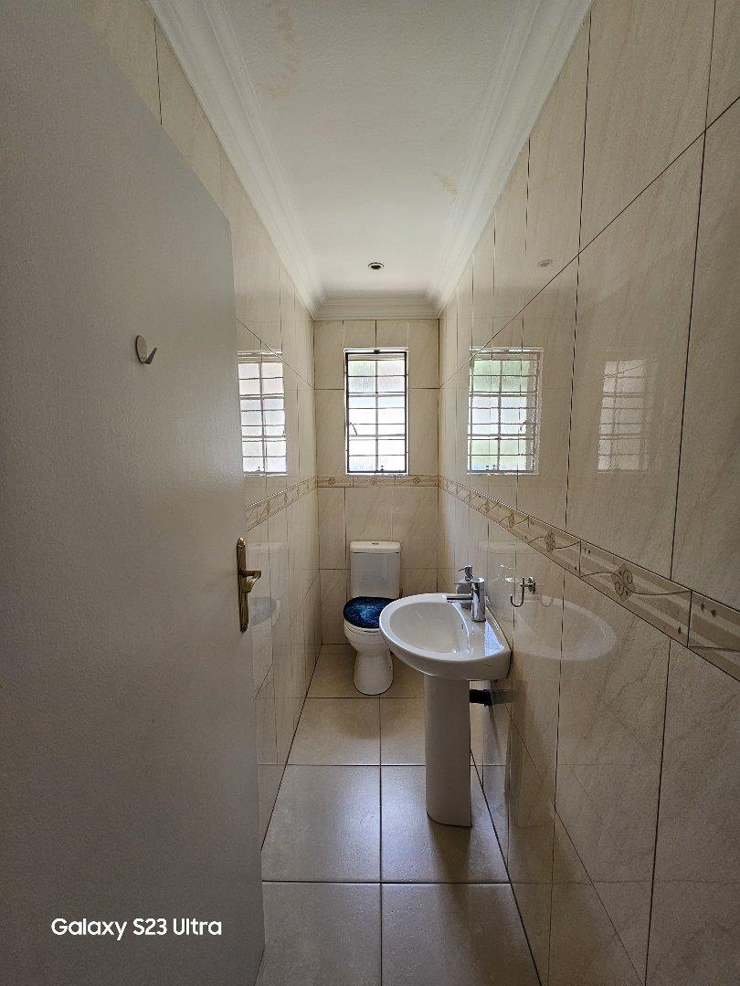 5 Bedroom Property for Sale in Fairwood Gauteng