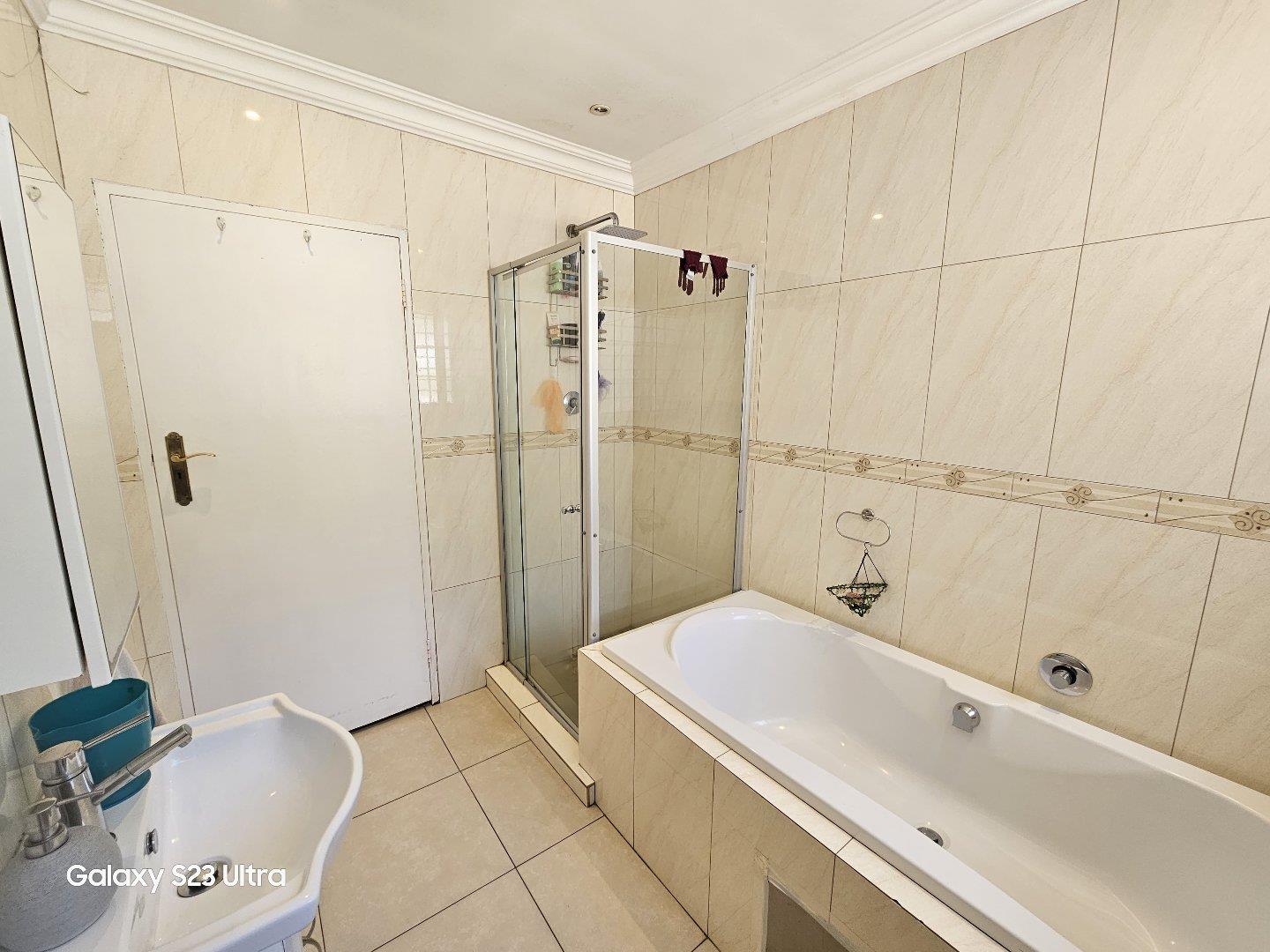 5 Bedroom Property for Sale in Fairwood Gauteng