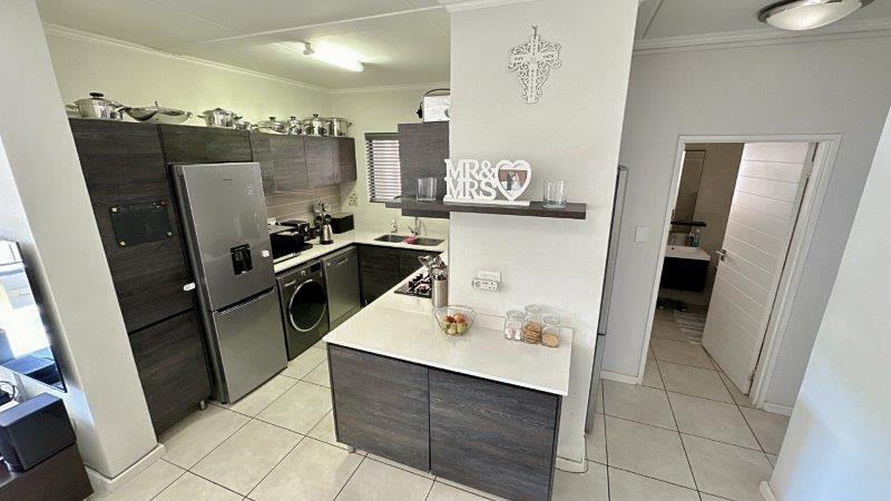 3 Bedroom Property for Sale in Oakdene Gauteng