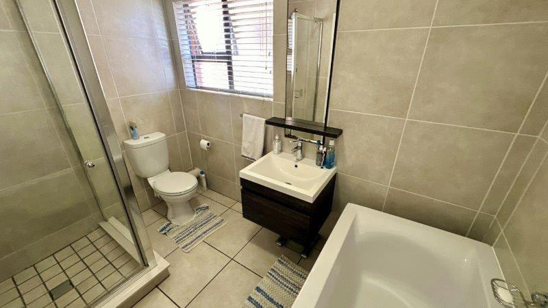 3 Bedroom Property for Sale in Oakdene Gauteng