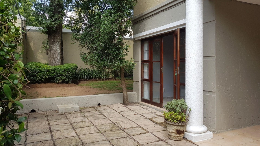 2 Bedroom Property for Sale in Saxonwold Gauteng