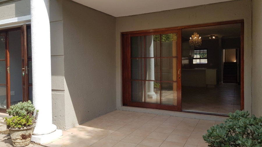 2 Bedroom Property for Sale in Saxonwold Gauteng