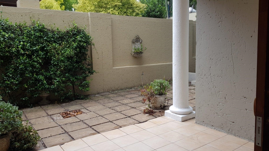 2 Bedroom Property for Sale in Saxonwold Gauteng