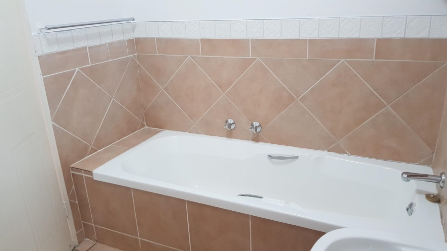 2 Bedroom Property for Sale in Saxonwold Gauteng