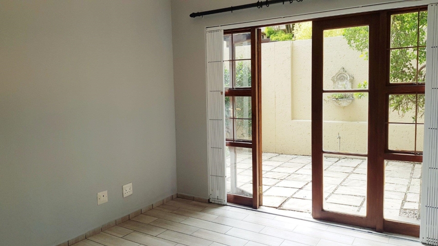 2 Bedroom Property for Sale in Saxonwold Gauteng