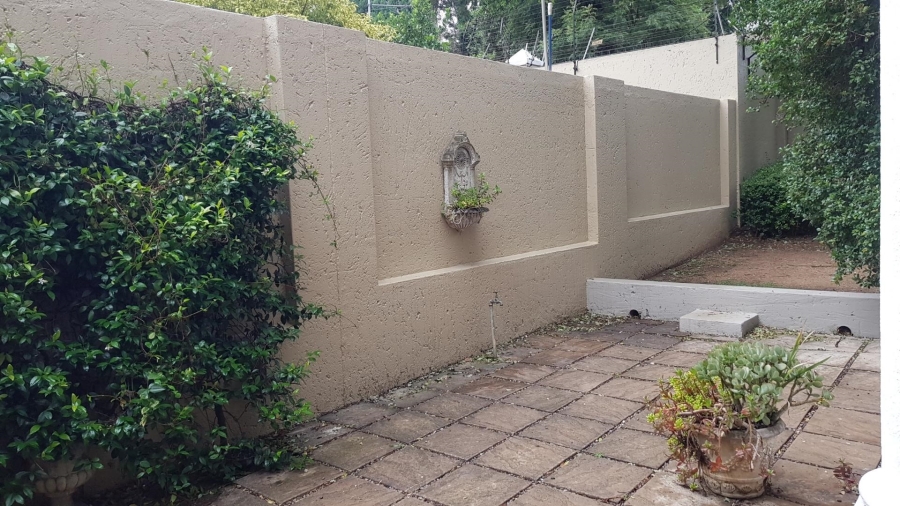 2 Bedroom Property for Sale in Saxonwold Gauteng