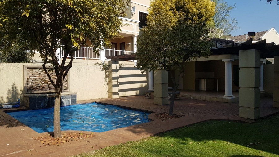 2 Bedroom Property for Sale in Saxonwold Gauteng