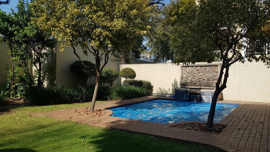 2 Bedroom Property for Sale in Saxonwold Gauteng