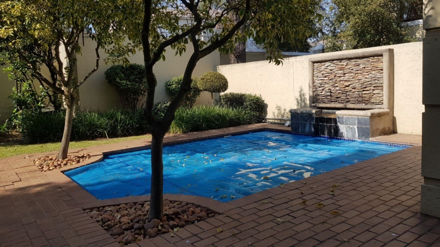 2 Bedroom Property for Sale in Saxonwold Gauteng