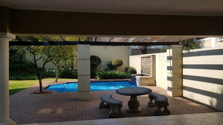 2 Bedroom Property for Sale in Saxonwold Gauteng