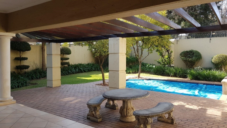 2 Bedroom Property for Sale in Saxonwold Gauteng