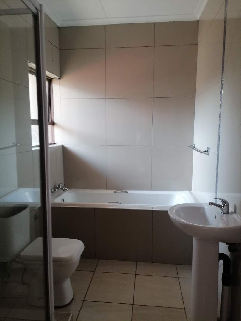 To Let 2 Bedroom Property for Rent in Helderwyk Gauteng