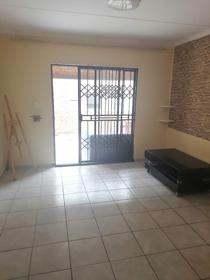 To Let 3 Bedroom Property for Rent in Cloverdene Gauteng