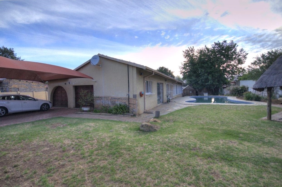 3 Bedroom Property for Sale in Brackendowns Gauteng