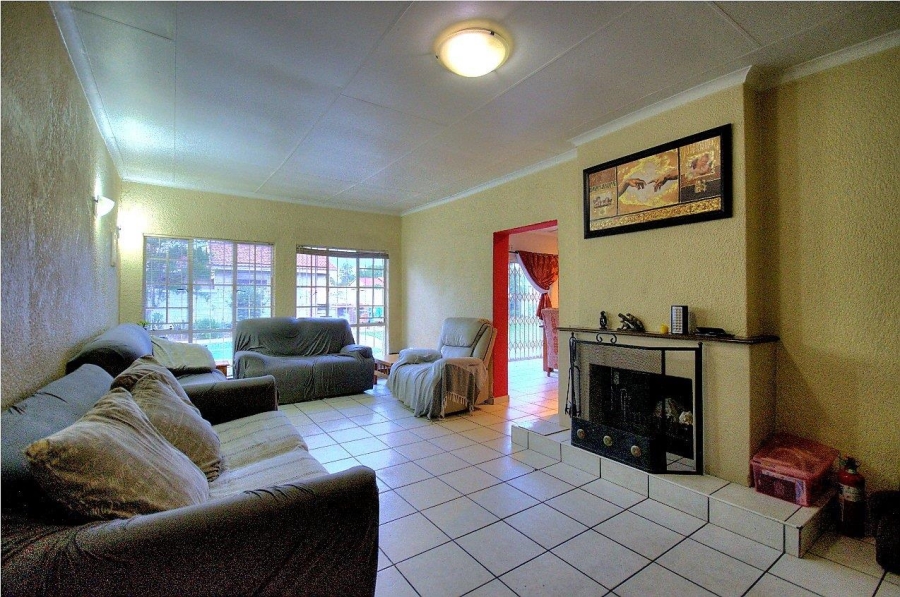 3 Bedroom Property for Sale in Brackendowns Gauteng