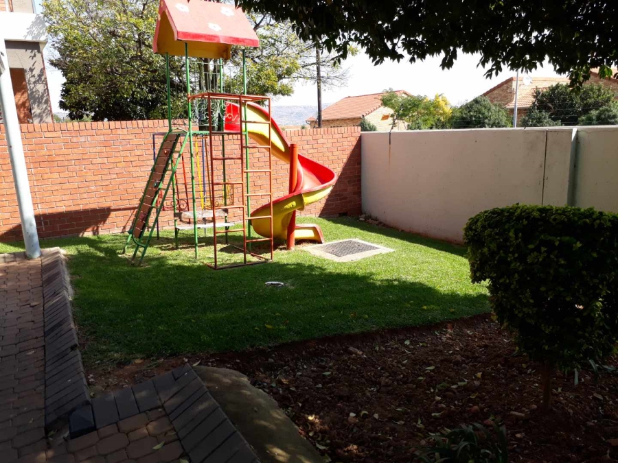 To Let 2 Bedroom Property for Rent in Radiokop Gauteng