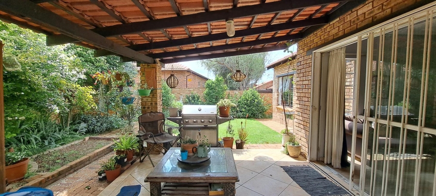 To Let 2 Bedroom Property for Rent in Olivedale Gauteng