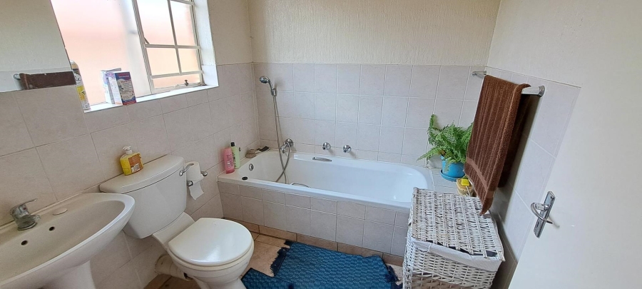 To Let 2 Bedroom Property for Rent in Olivedale Gauteng