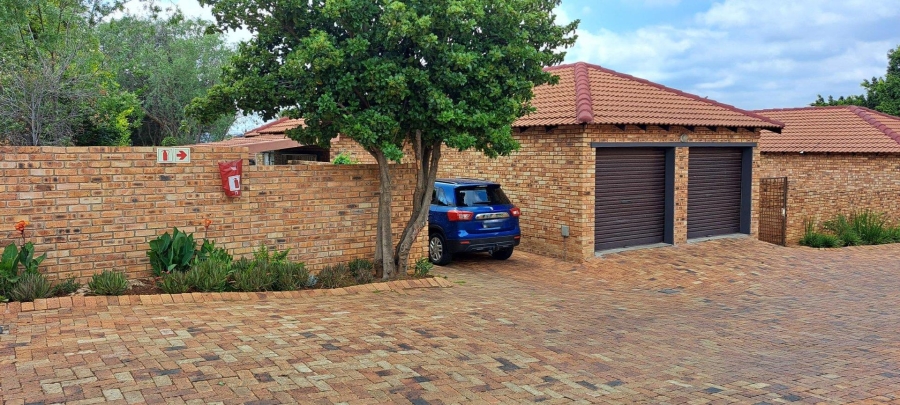 To Let 2 Bedroom Property for Rent in Olivedale Gauteng