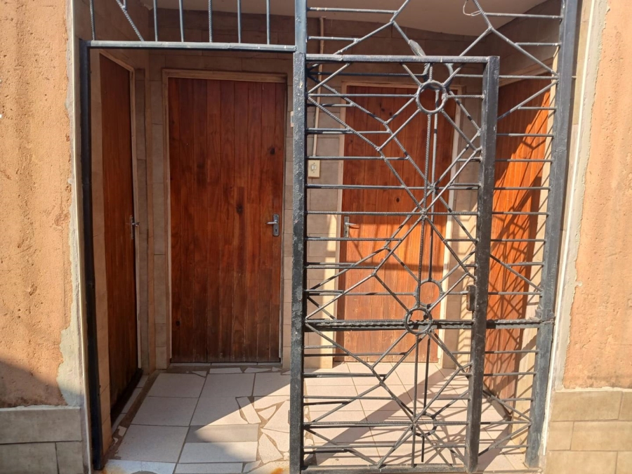 2 Bedroom Property for Sale in Mamelodi West Gauteng