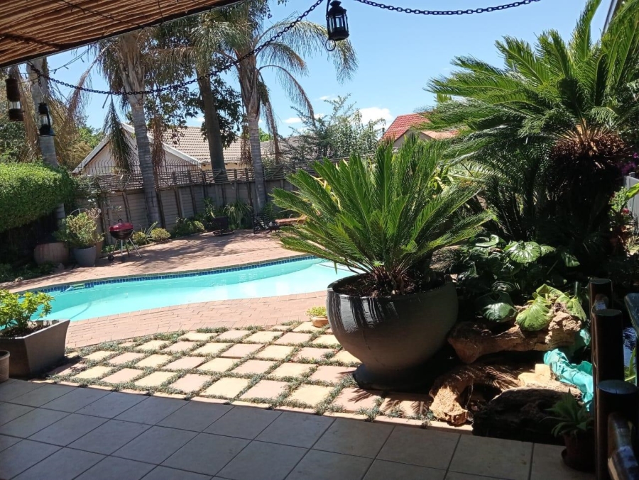 3 Bedroom Property for Sale in Glen Marais Gauteng