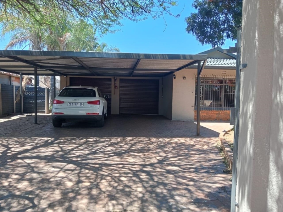 3 Bedroom Property for Sale in Glen Marais Gauteng